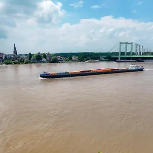 https://das-wiesenhaus-wohnen-im-tiny-house-direkt-am-rhein.dusseldorf-hotel.net